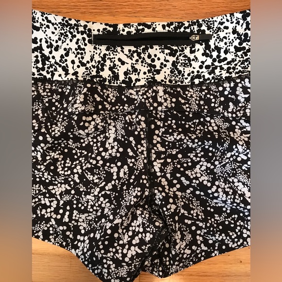 Lululemon Speed Up Short ( Size 4) Color Black/White In excellent condition - Picture 4 of 6